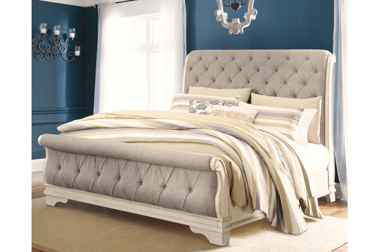 Bed Realyn sleigh • Beds