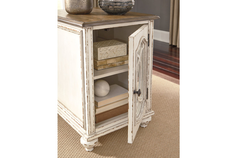 Realyn Chairside End Table • Coffee Tables
