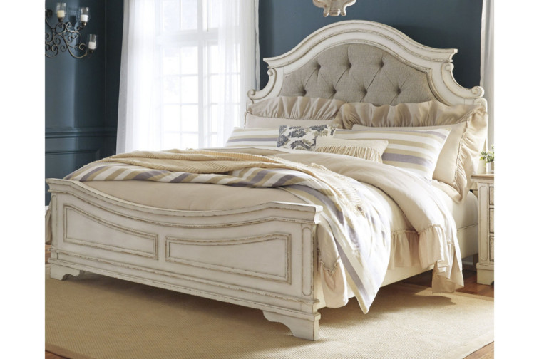 bed realyn king • Beds